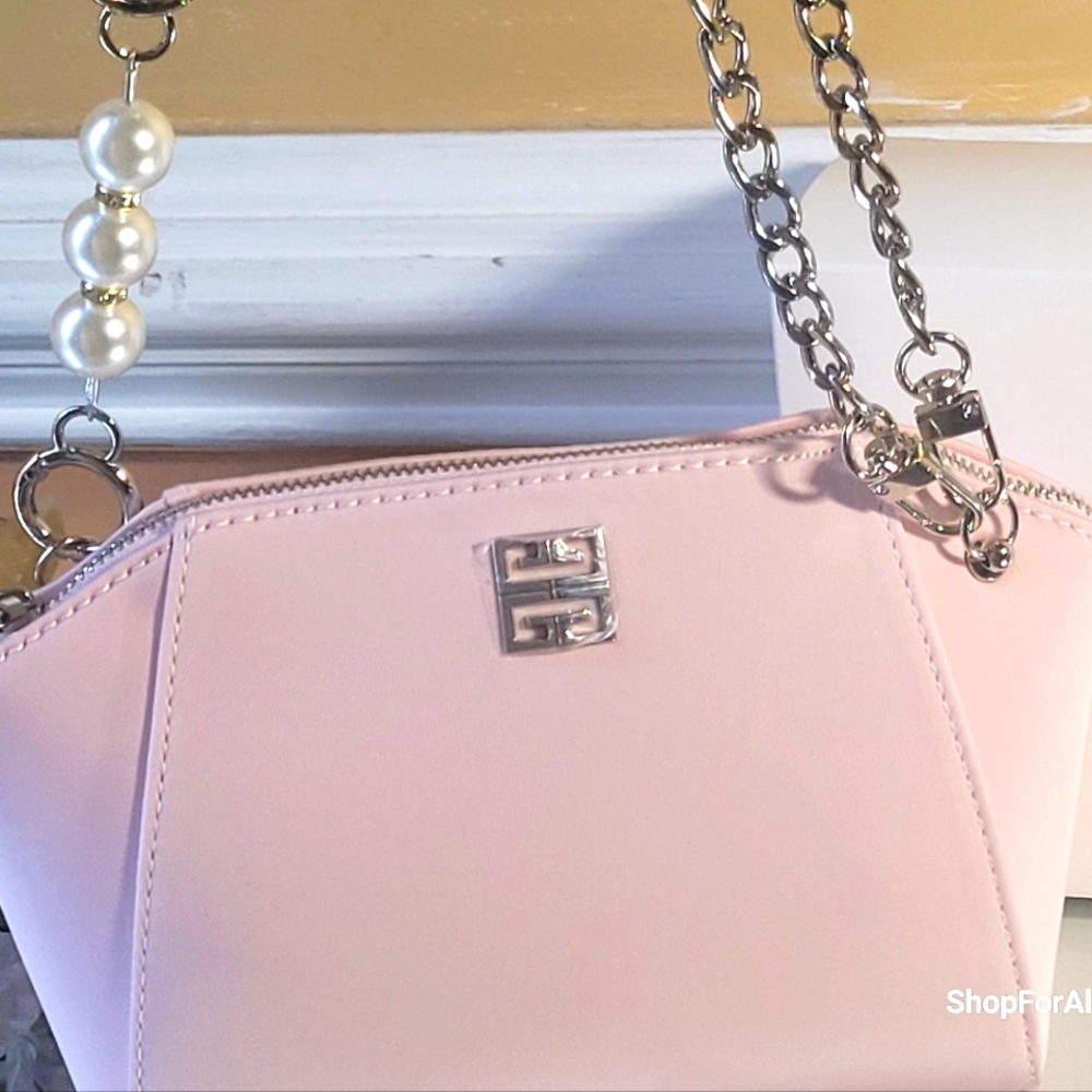 Givenchy - Picture 15 of 16